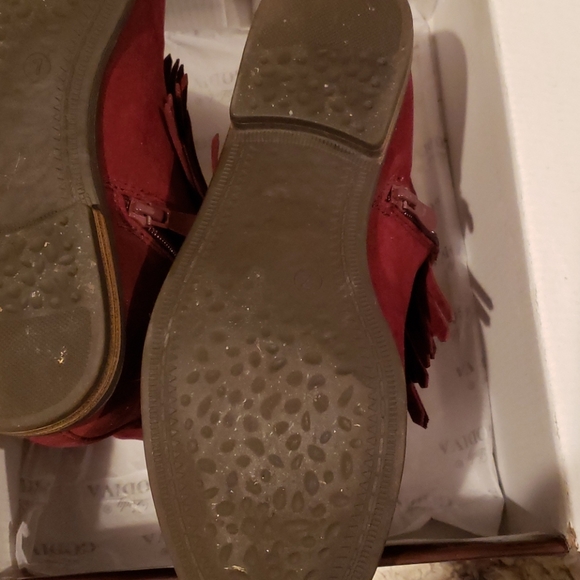 Boots - Picture 2 of 6